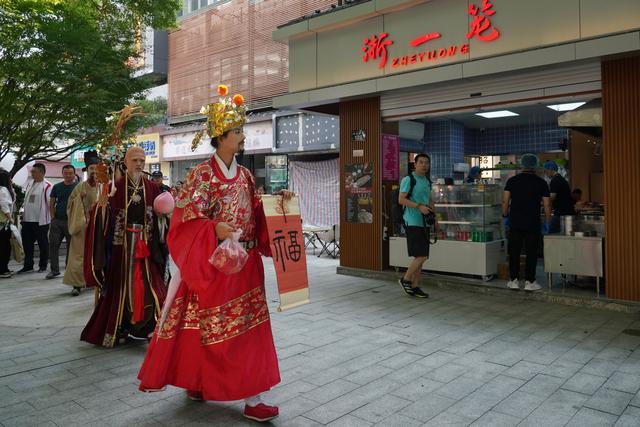 浙江绍兴：特色街区开街迎国庆，古城夜经济新活力