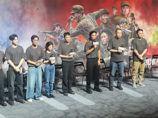 子弟兵看《志愿军2》上演跨时空回答 铁原精神永存