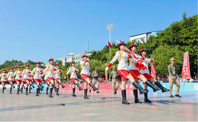 中国大学生国旗护卫队展示赛 传承红色基因，致敬长征精神