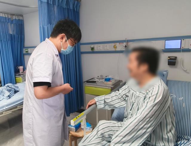 男子爱吃生腌胆道惊现7条虫