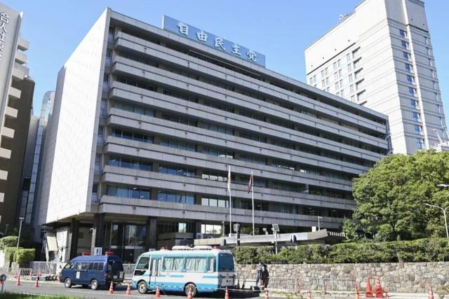 日首相官邸被冲撞 作案者穿防护服