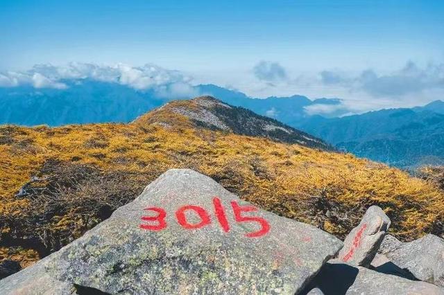 情侣夜爬秦岭冰晶顶看云海遇难 突发天气变化致悲剧