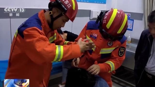 记者联合消防测试鲨鱼夹安全隐患 小物件大风险