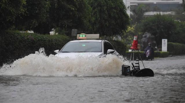 台风致三亚暴雨 启动防台风应急响应