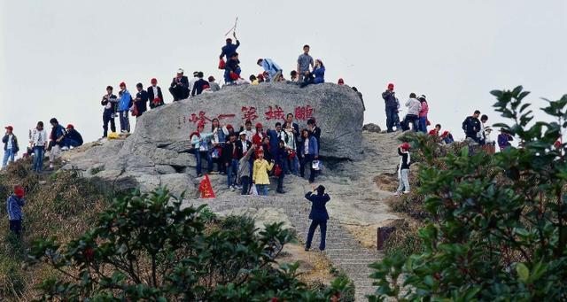 深圳“鹏城第一峰”是假石头 2004年人造仿石