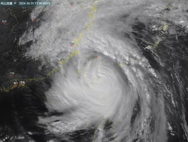 康妮以强台风级别登陆台湾：极端降雨来袭