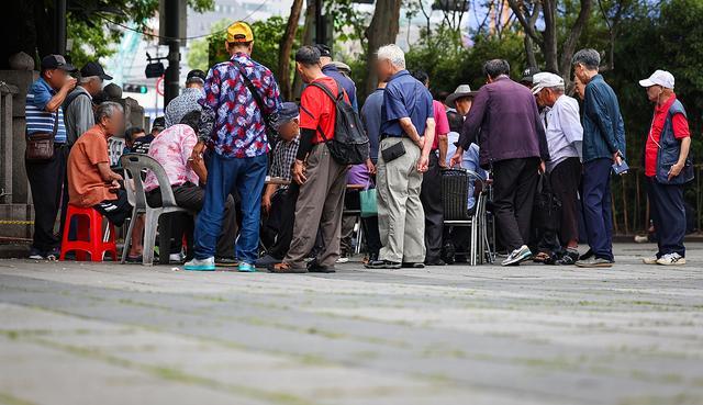 韩国商家推无老人区 老龄化下的歧视现象