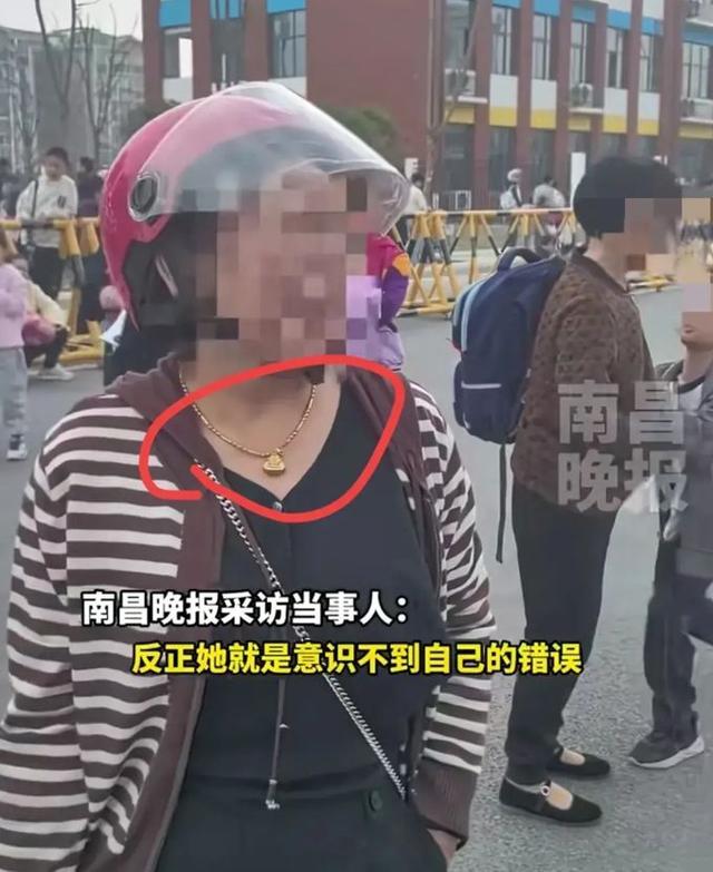 奶奶私拿外婆给宝宝的金吊坠自己戴 这种情况是否构成偷窃引发争论