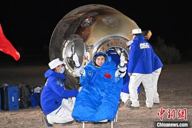 神十八乘组平安抵京 太空之旅圆满结束