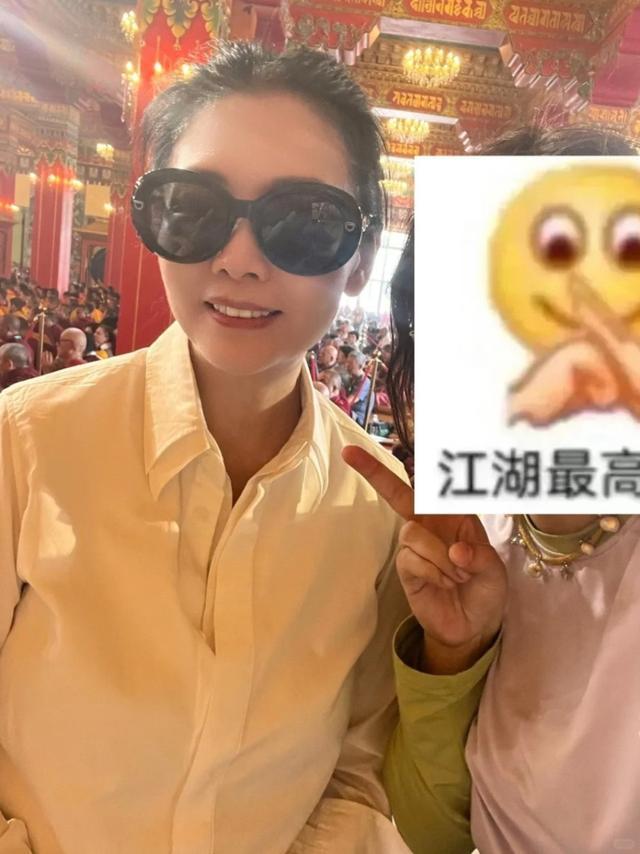 邱淑贞携夫带女现身尼泊尔