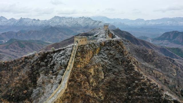 北方多地初雪素裹银装 寒潮带来冬日美景