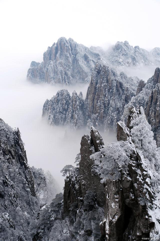 黄山出现震撼金色雪景