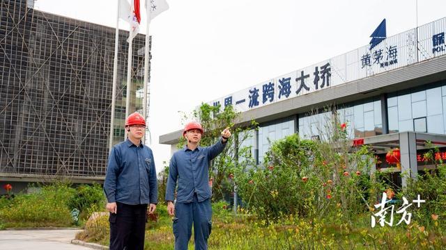 黄茅海跨海通道首次亮灯 璀璨巨龙横跨海面