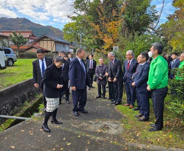 日本首相石破茂遭遇车祸 视频曝光 引发安全保障热议