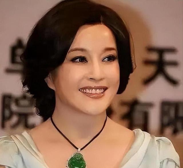 刘晓庆的传奇人生：曾经历三度影后却为何无子女？