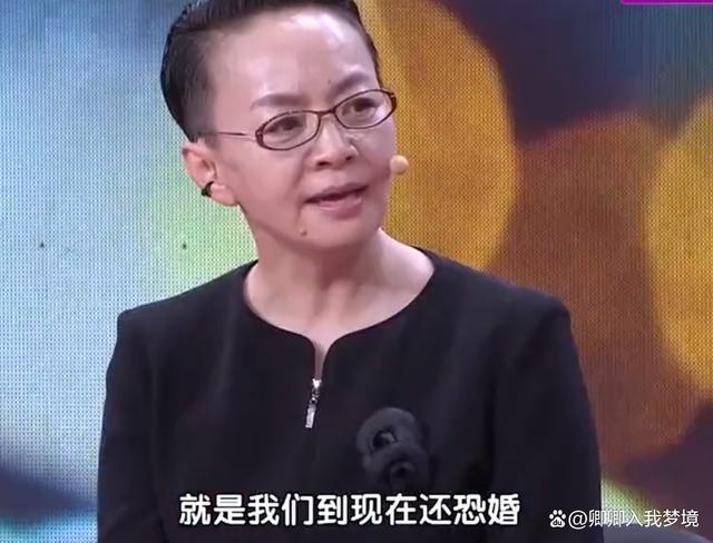 干妈宋丹丹拿她当亲闺女，她却被前男友妈妈嫌弃，如今38岁仍未婚