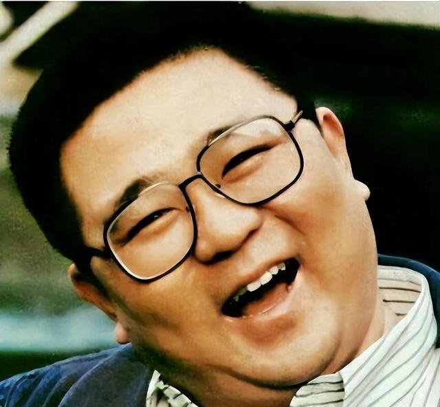 梁冠华：因太胖没戏演，但导演妻子却倒追他，39岁演狄仁杰终出名