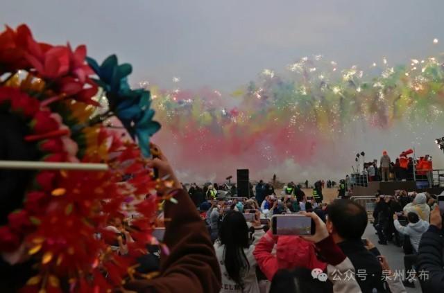 蔡国强烟花秀突发意外 无人机如雨点般坠落