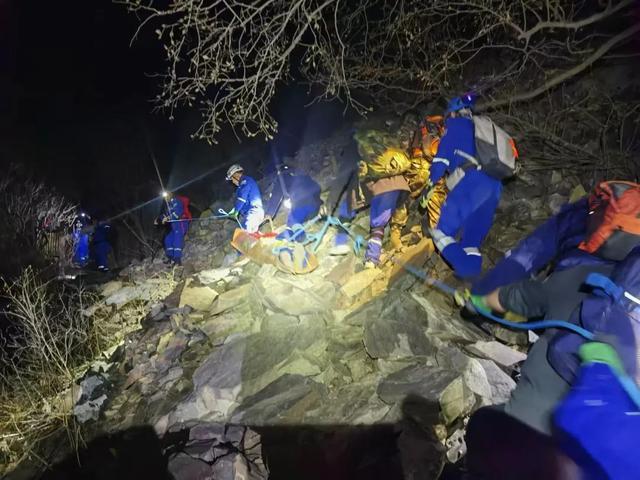 男子带娃登山身亡 孩子以为爸爸睡了