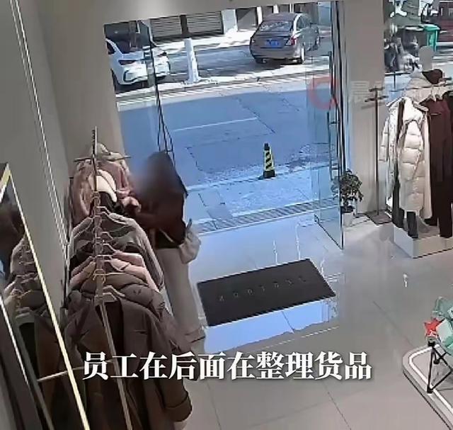 湖北女子羽绒服盗窃案引关注 店员责任成热议