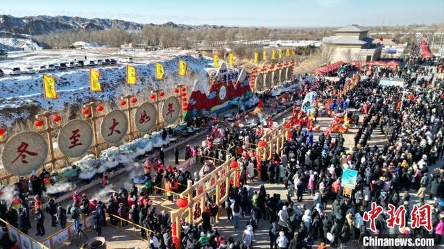 冬至节气上万人一起吃“牛娃子饭”