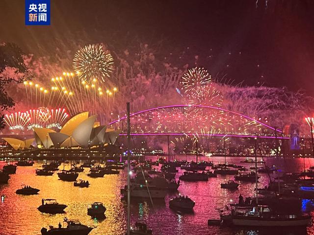 澳大利亚悉尼港等待烟花绽放