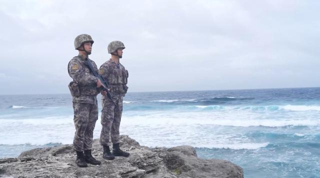 新年第一天戍边民警擦拭描红界碑 共同守护国泰民安