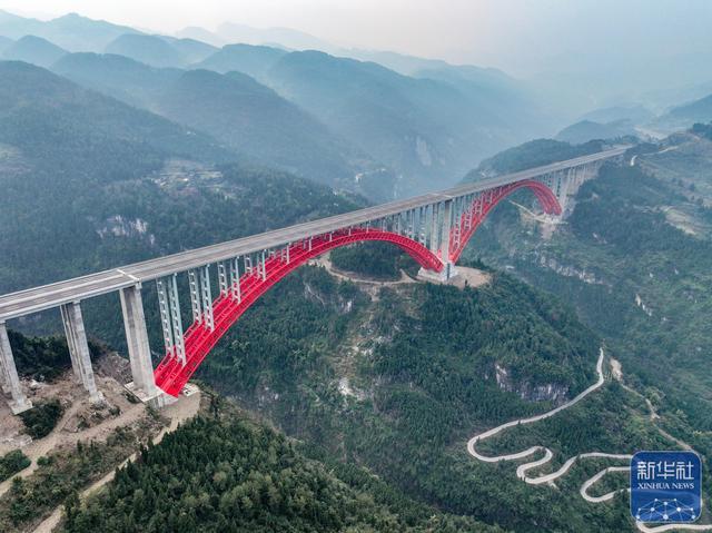 武陵山区又添一条高速公路 渝湘复线高速部分路段通车