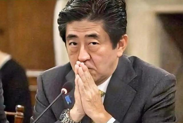 日本前首相安倍晋三遇刺后，他的墓碑上，为什么刻得是中国汉字？ 汉字背后的深意