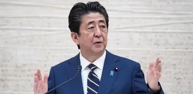 日本前首相安倍晋三遇刺后，他的墓碑上，为什么刻得是中国汉字？ 汉字背后的深意