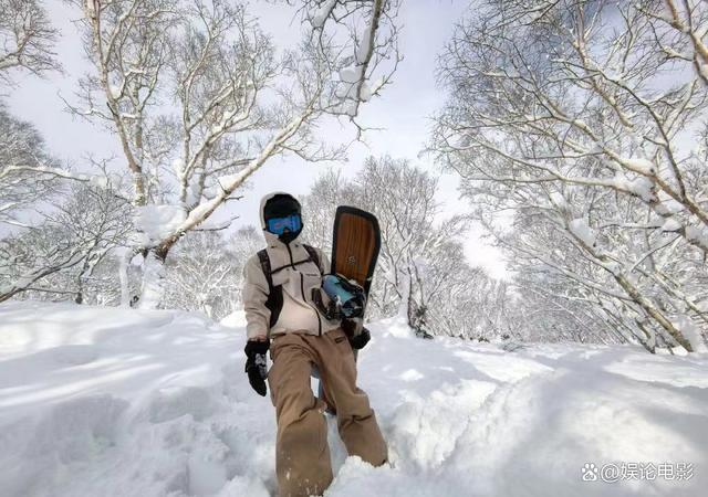 谢霆锋和大儿子Lucas一起滑雪 父子共享冬日乐趣