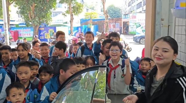 肥娟小吃1元火鸡面出自小孩哥建议 小学生神助攻！