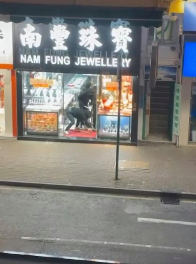 香港一金店發(fā)生搶劫多人在逃 警方全力追緝