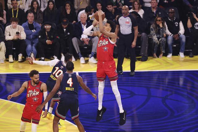 NBA全明星正賽：巴克利隊力克肯尼隊進(jìn)決賽 亞歷山大12分連中制勝球