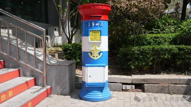 小学生军舰上许下当海军愿望 深蓝梦想起航