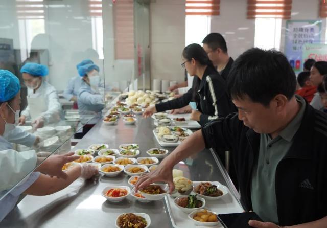 游客在榮昌政府食堂1天吃1500斤豬肉 暖心舉措受熱捧