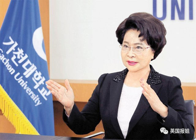 韓國93歲女校長回應(yīng)保持童顏 多喝水不煙酒秘訣