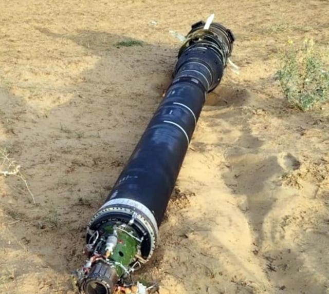 巴总理参观空军作战基地向飞行员致敬 缅怀牺牲英雄