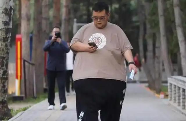 男子減肥150斤被媽媽說像換了兒子 四個月瘦身奇跡
