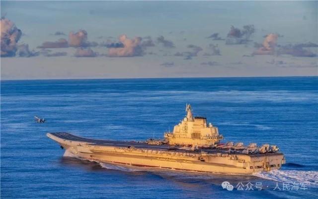 海军双航母编队赴远海实战化训练