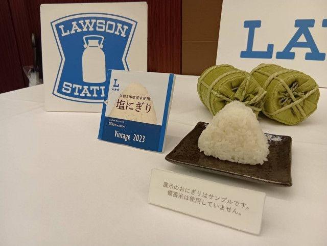 日本将陈米做成饭团卖给民众