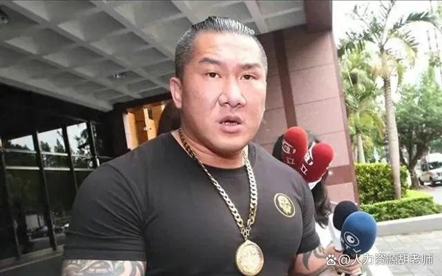 “馆长”硬刚绿营恶意剪辑 直播镜头撕开“信息铁幕”