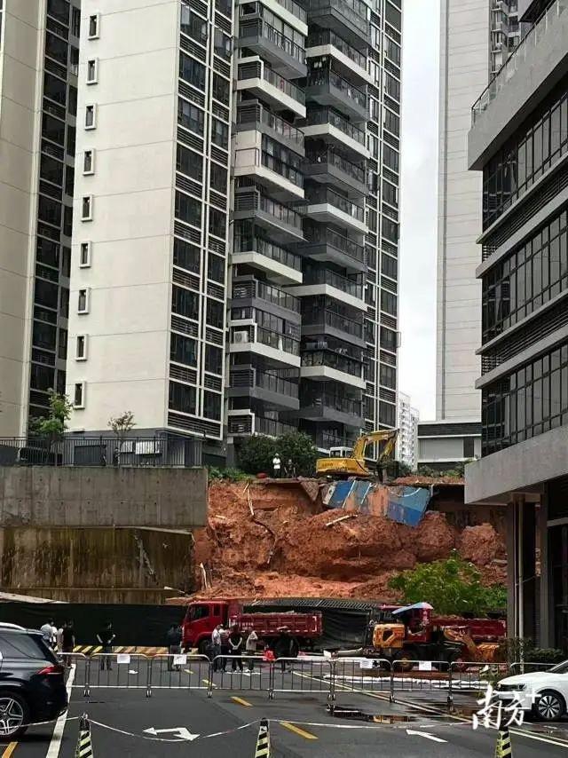广州一小区挡土墙倒塌