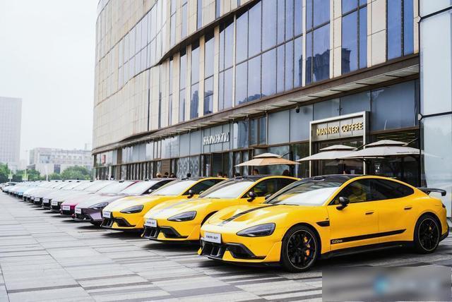 揚(yáng)州首家小米汽車體驗店亮相 推動消費(fèi)升級新引擎