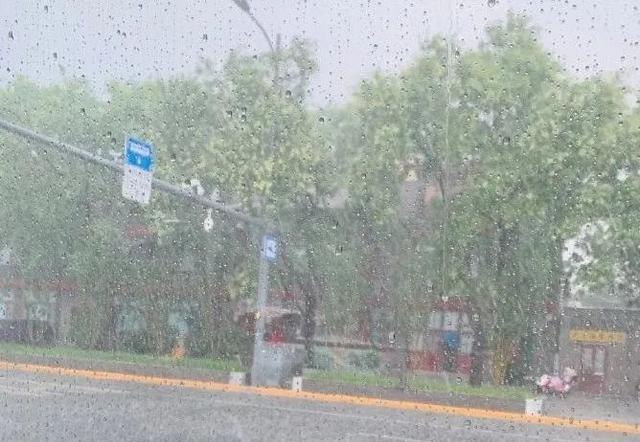 北京雷雨预警解除，今天出门还要带伞吗？ 雷雨搞“游击战”