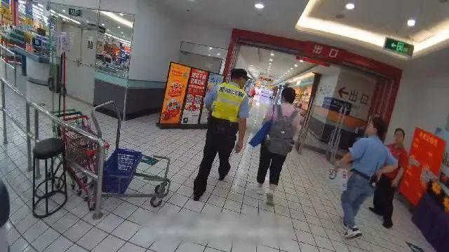 老人欲買20萬購物卡被攔下
