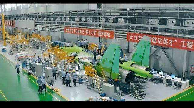專家：央視報(bào)道殲15T搶鏡的卻是殲35 隱身艦載機(jī)量產(chǎn)服役
