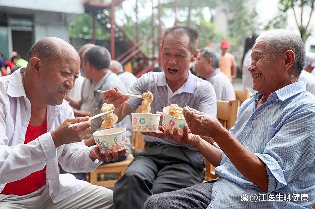 面對(duì)高溫老人為何不愿開(kāi)空調(diào) 省電觀念害健康
