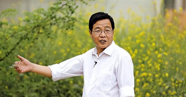 中國式父子的真實(shí)寫照：“北大屠夫”和兒子一起過年,，各干各的沒話聊
