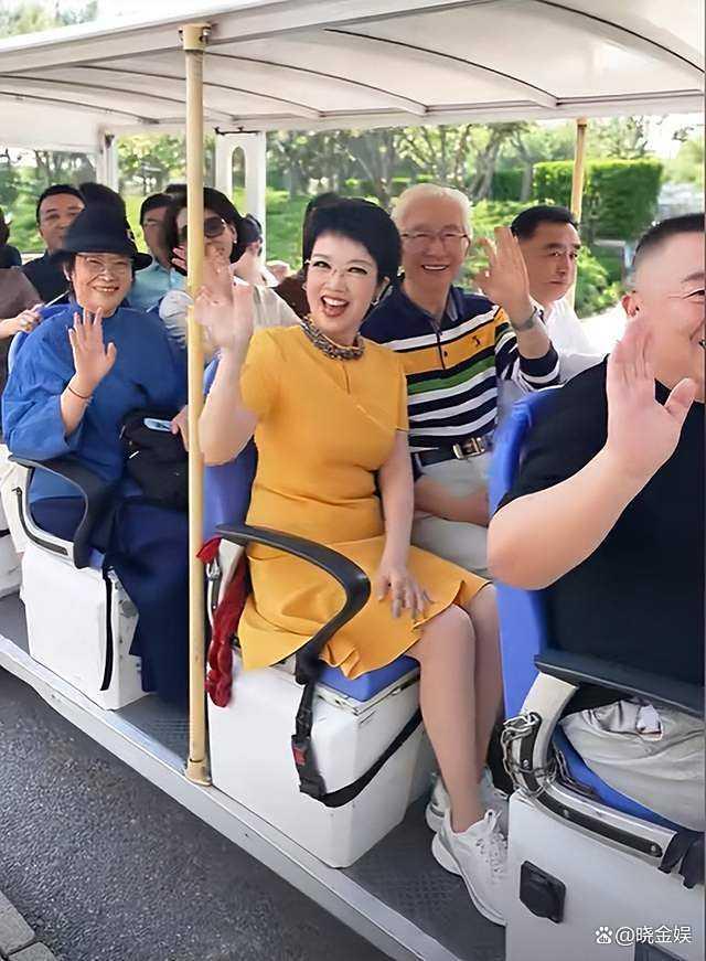 13位央視老主持人團建 全是童年回憶